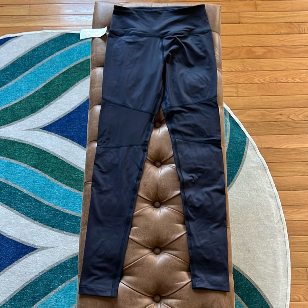 NWT: Varley leggings with mesh detailing